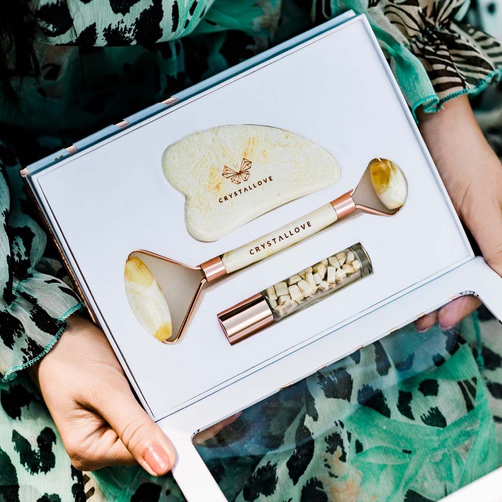 crystallove milky amber beauty set roller do twarzy z bursztynu mlecznego - płytka gua sha z bursztynu - buteleczka roll-on