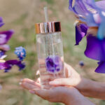 crystallove szklana butelka na wodę ze słomka i ametystem - amethyst straw bottle